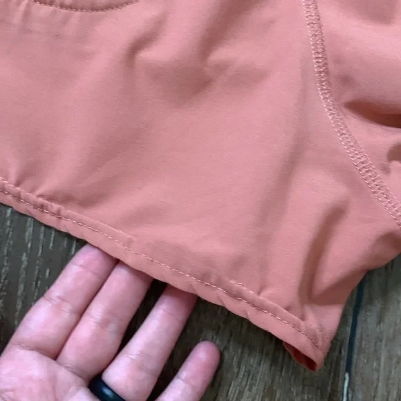 Vuori Womens athletic Dash shorts pockets S - Picture 8 of 8